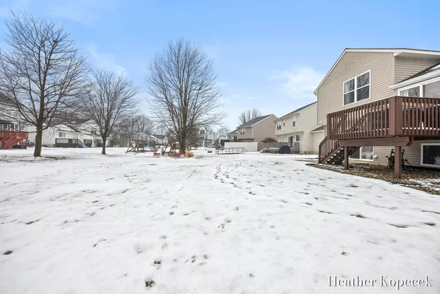 $399,900 | 3695 South Falling Leaf Drive Southeast, Grand Rapids, MI 49512