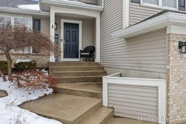 $399,900 | 3695 South Falling Leaf Drive Southeast, Grand Rapids, MI 49512