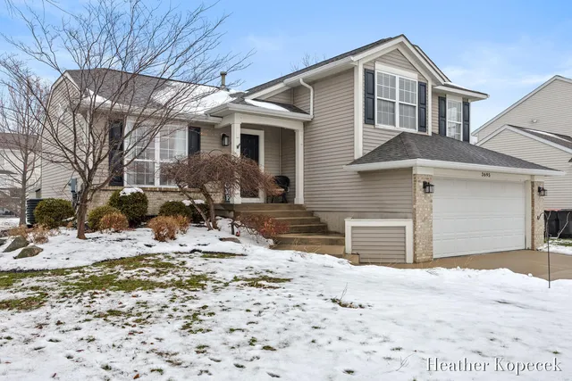 $399,900 | 3695 South Falling Leaf Drive Southeast, Grand Rapids, MI 49512