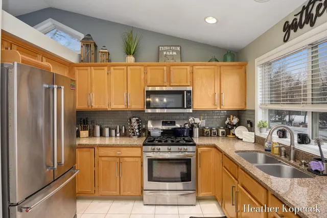 $399,900 | 3695 South Falling Leaf Drive Southeast, Grand Rapids, MI 49512