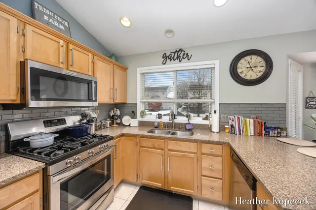 $399,900 | 3695 South Falling Leaf Drive Southeast, Grand Rapids, MI 49512