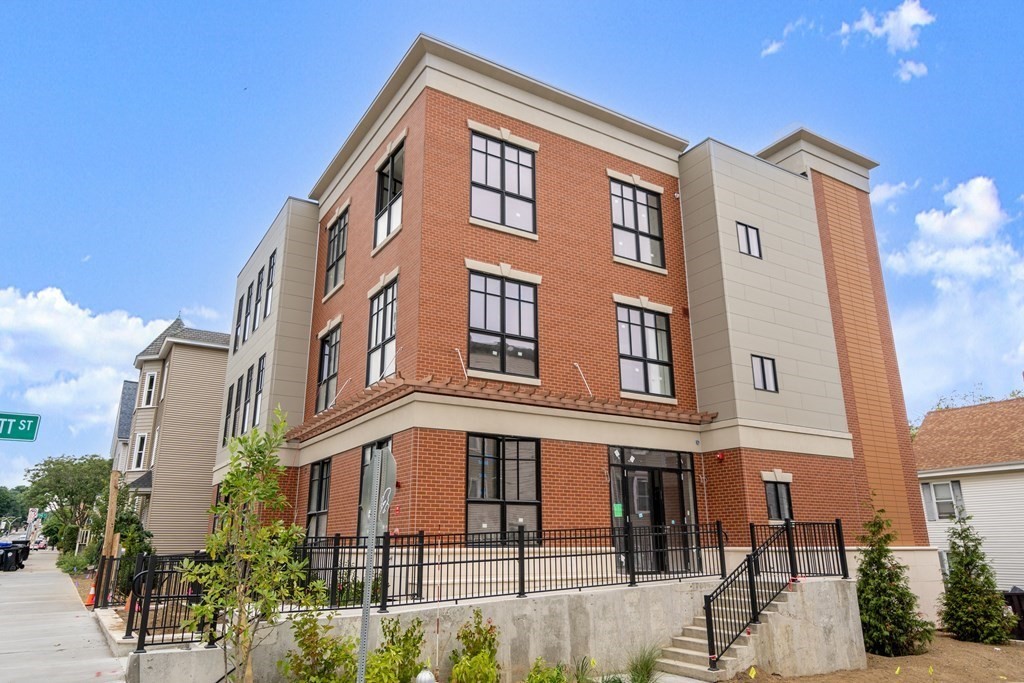 8 Leverett Street, Unit 1 Brookline, MA 02445 - Photo 4 of 29 a front view of a building