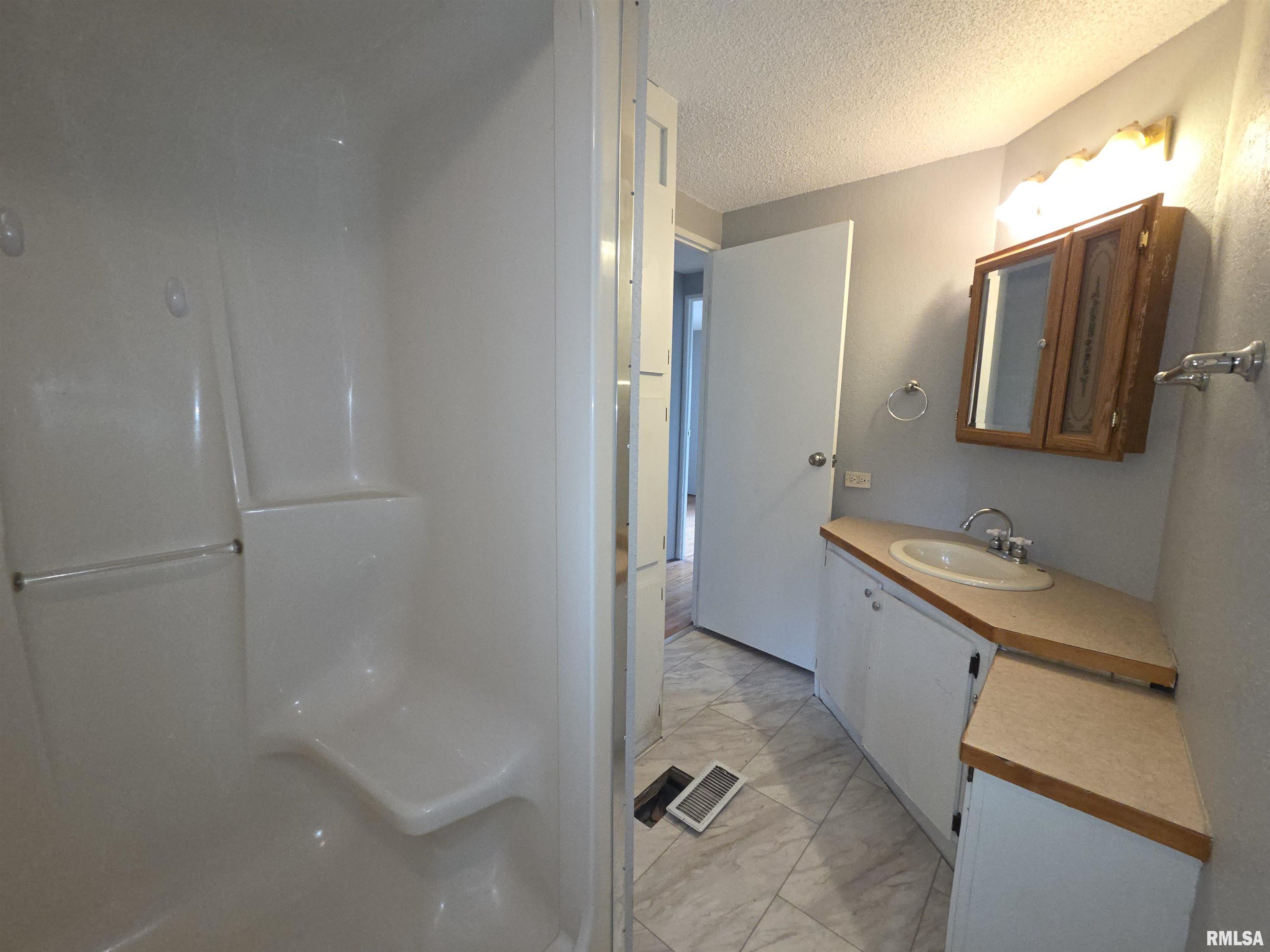 201 3rd Street Christopher, IL 62822 - Photo 18 of 27