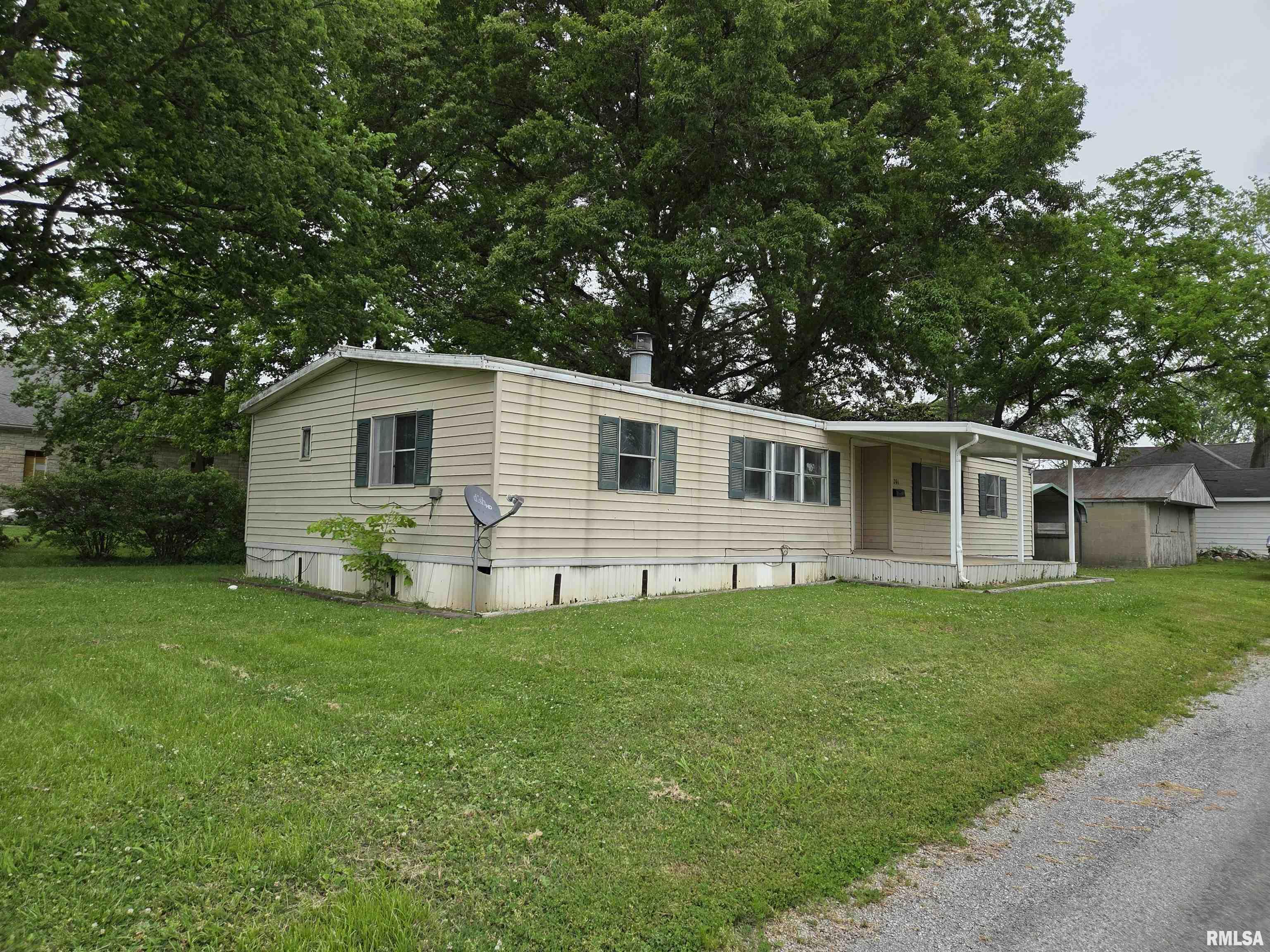 201 3rd Street Christopher, IL 62822 - Photo 2 of 27