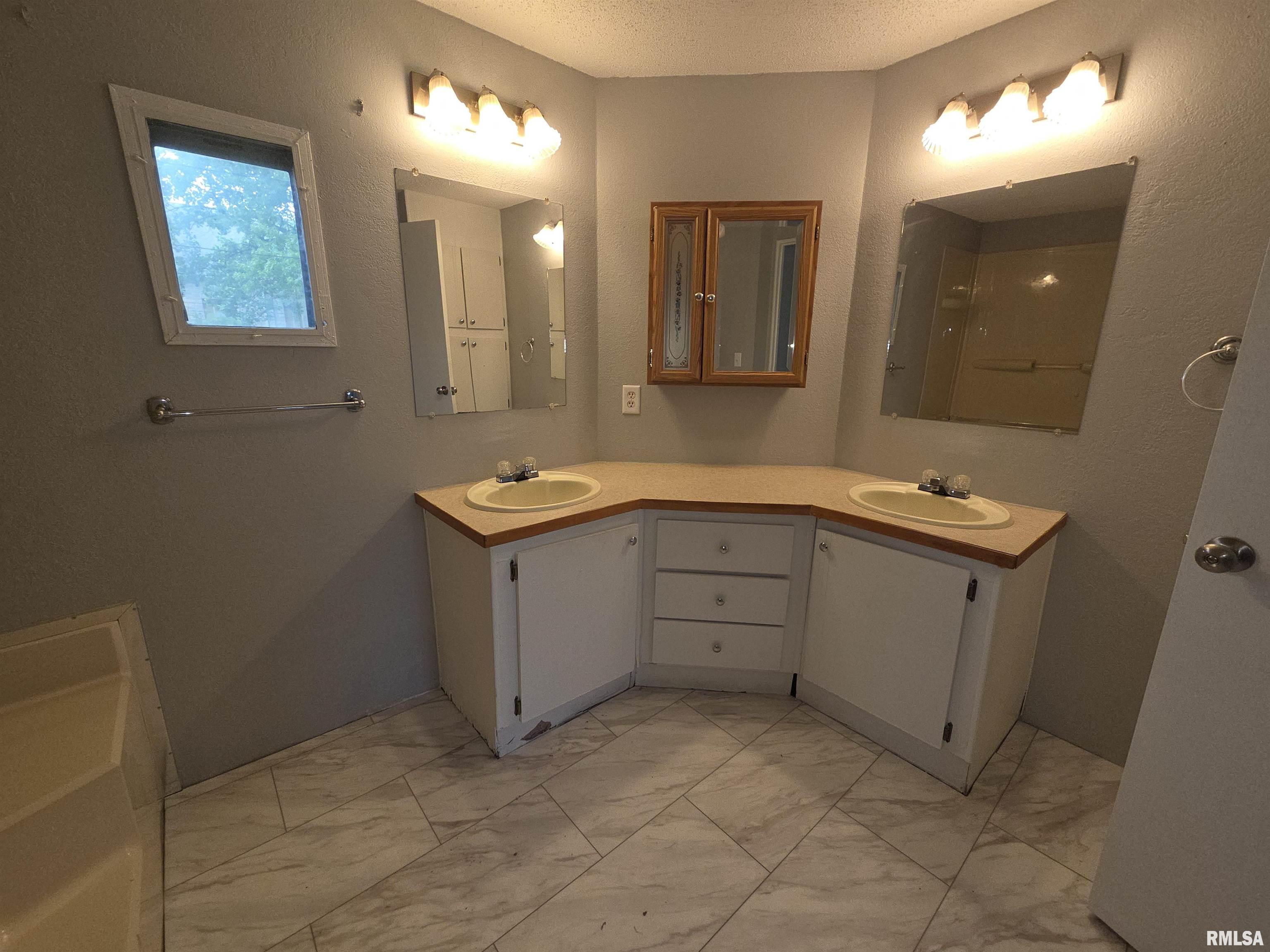 201 3rd Street Christopher, IL 62822 - Photo 25 of 27