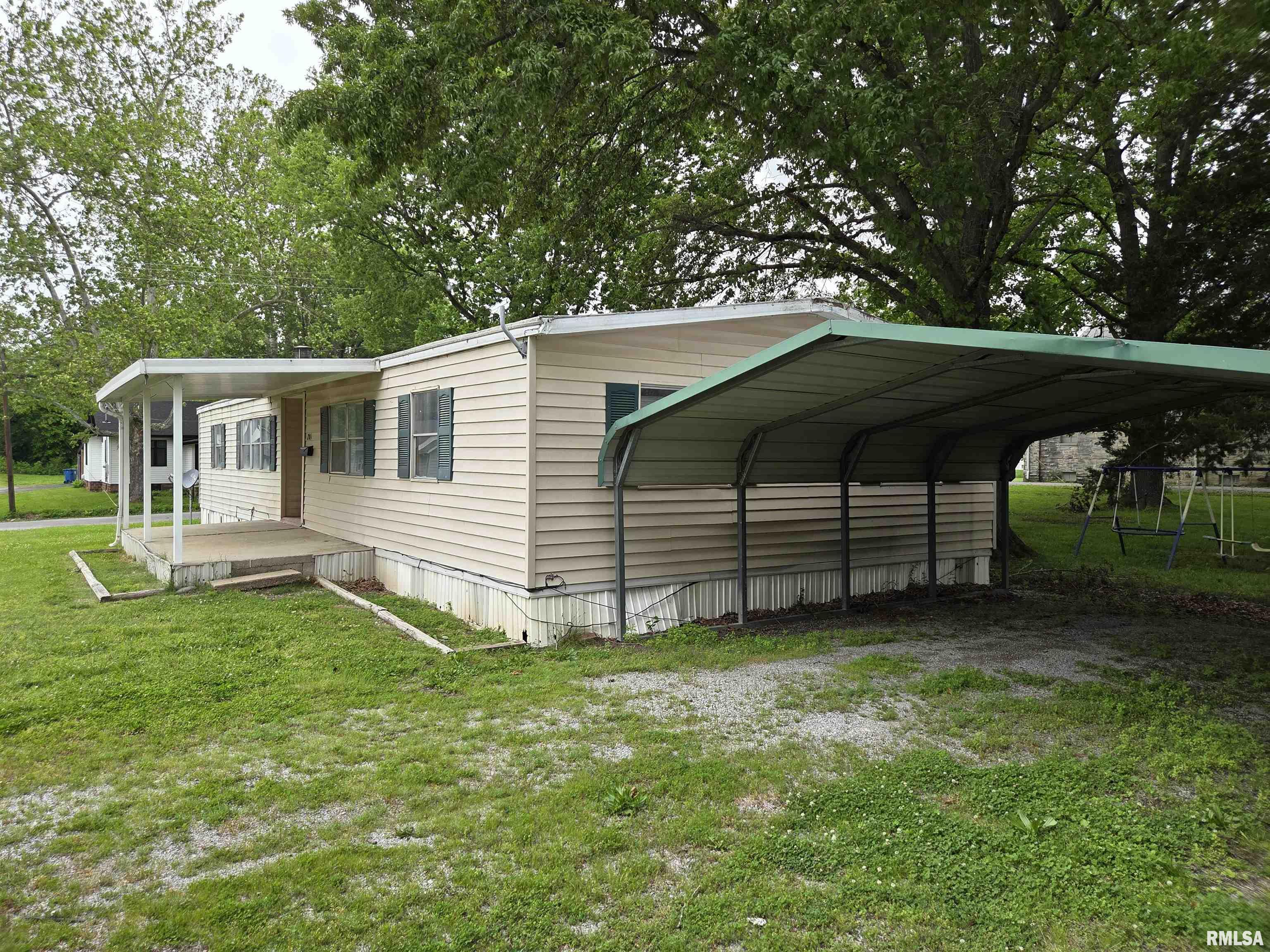 201 3rd Street Christopher, IL 62822 - Photo 3 of 27