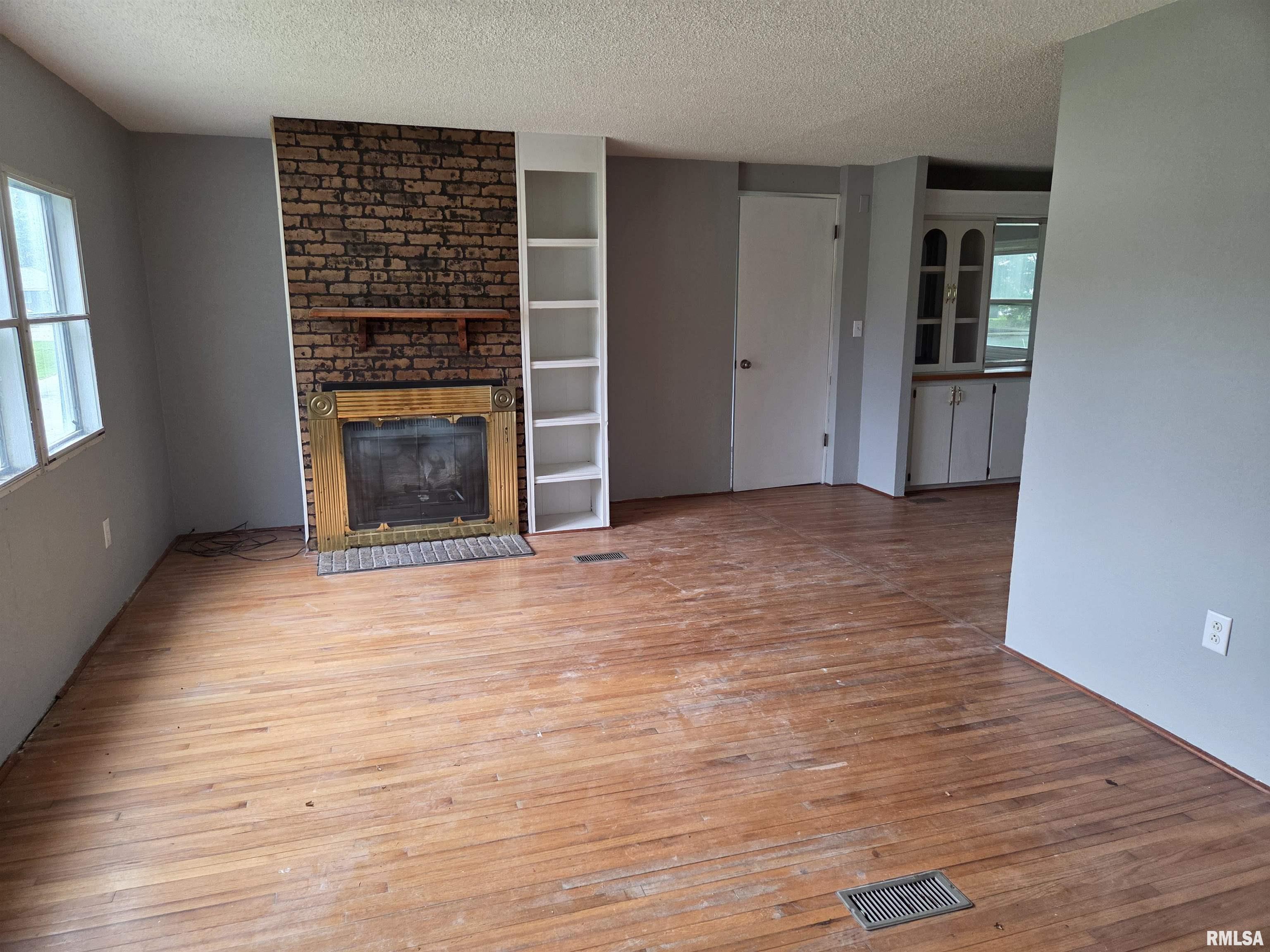 201 3rd Street Christopher, IL 62822 - Photo 6 of 27