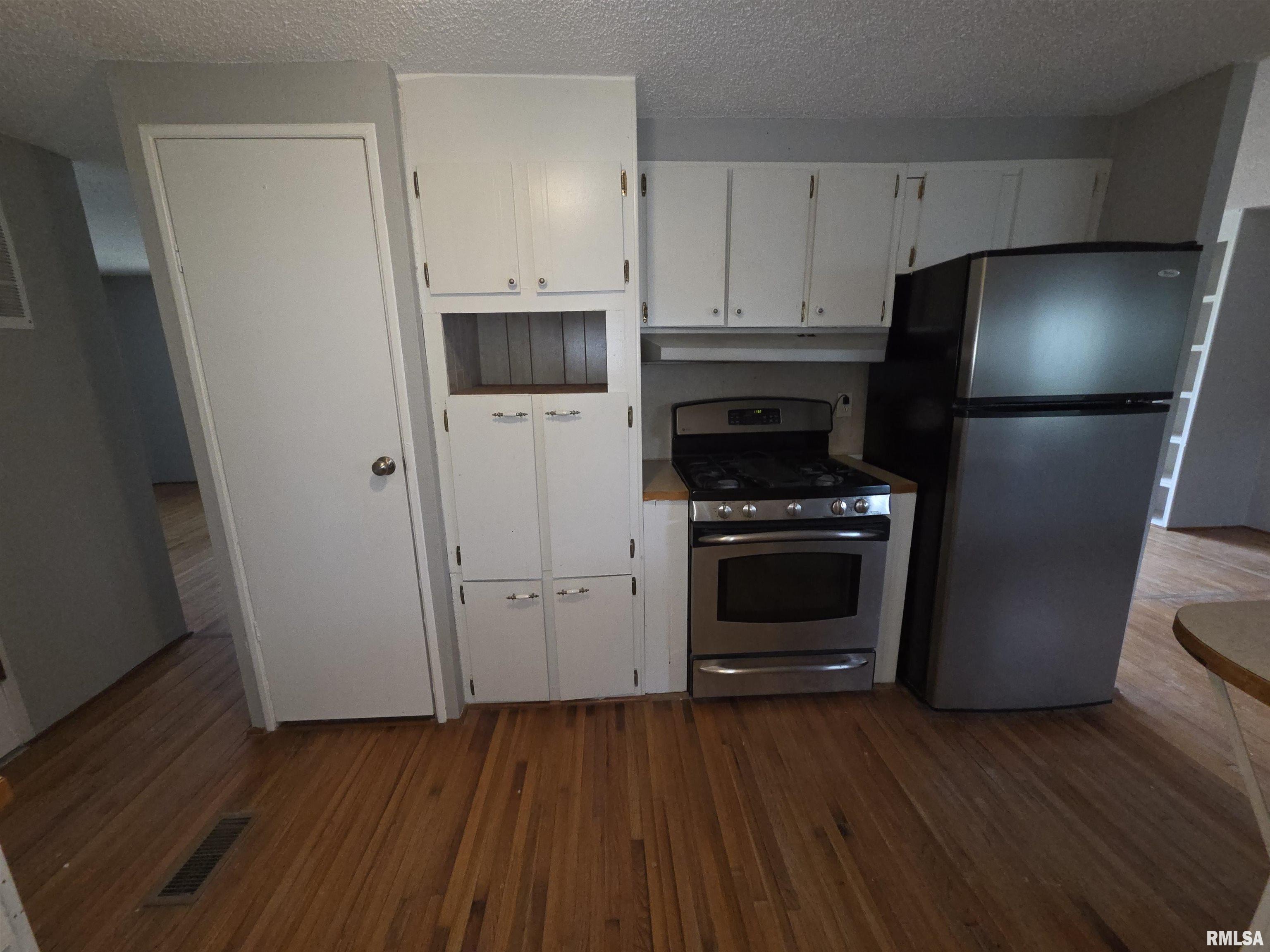 201 3rd Street Christopher, IL 62822 - Photo 8 of 27