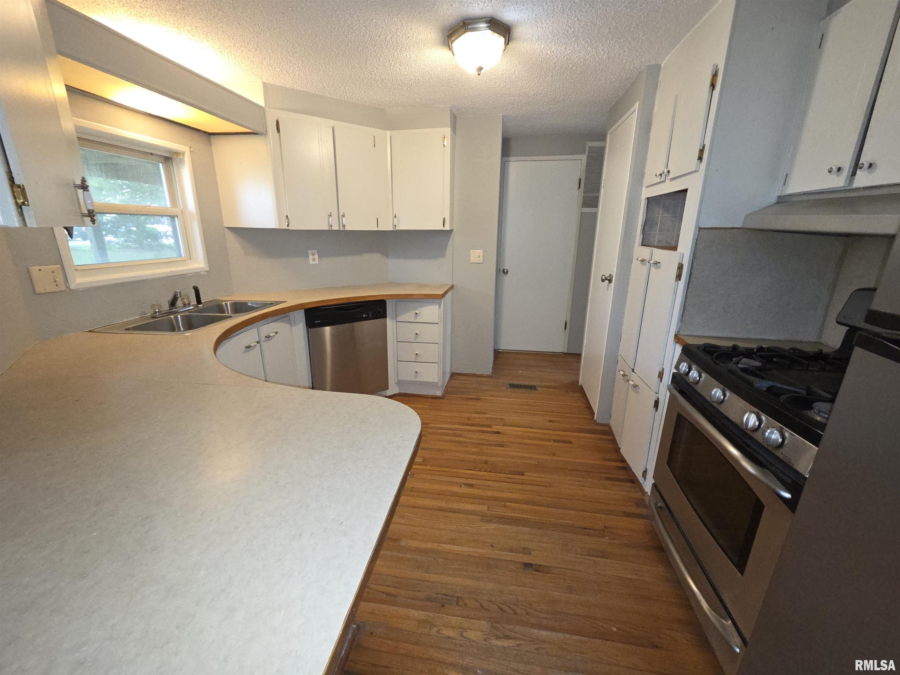 201 3rd Street Christopher, IL 62822 - Photo 9 of 27