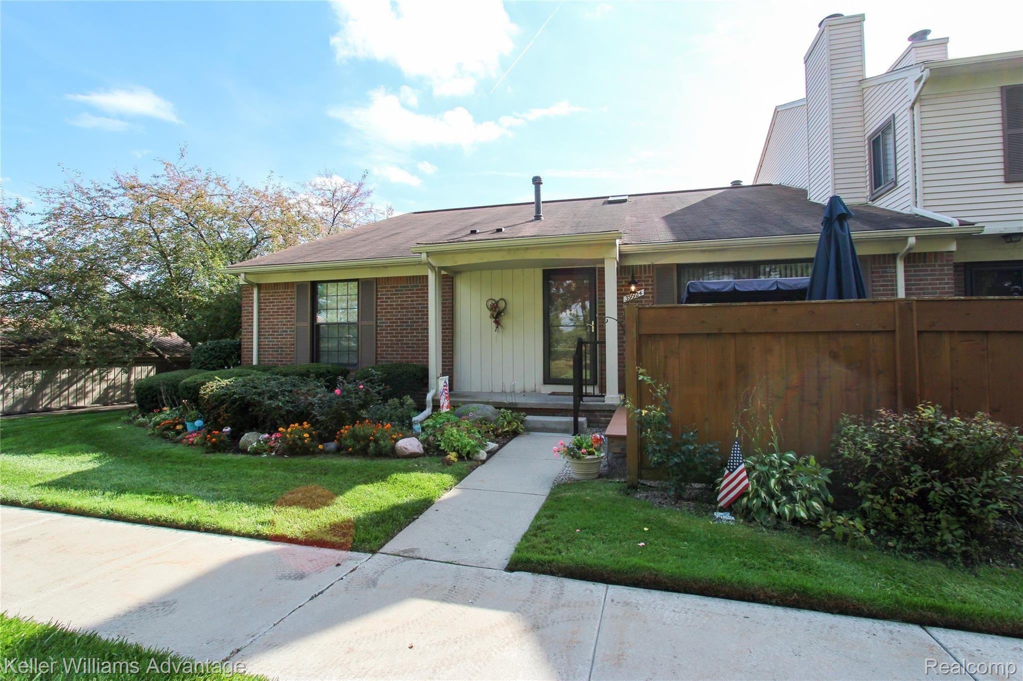 39924 Crosswinds Road Novi, MI 48375 - Photo 2 of 18 IMG_3415.jpg