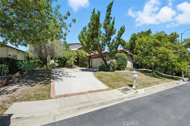 a view of a terrace with tree