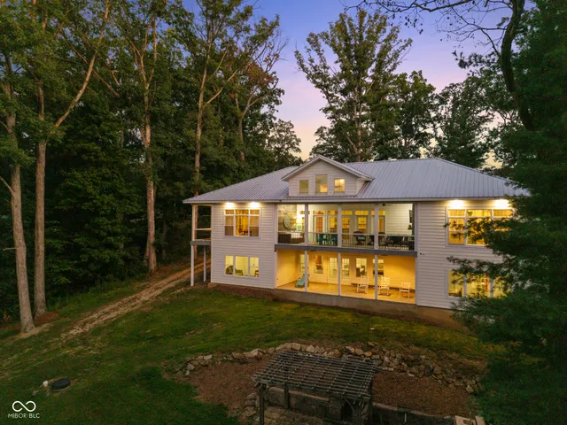 $779,000 | 14000 West Lake Road, Seymour, IN 47274