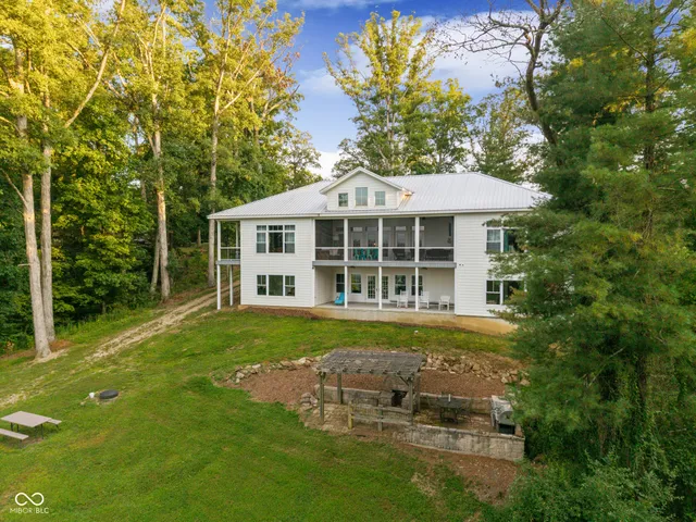 $779,000 | 14000 West Lake Road, Seymour, IN 47274