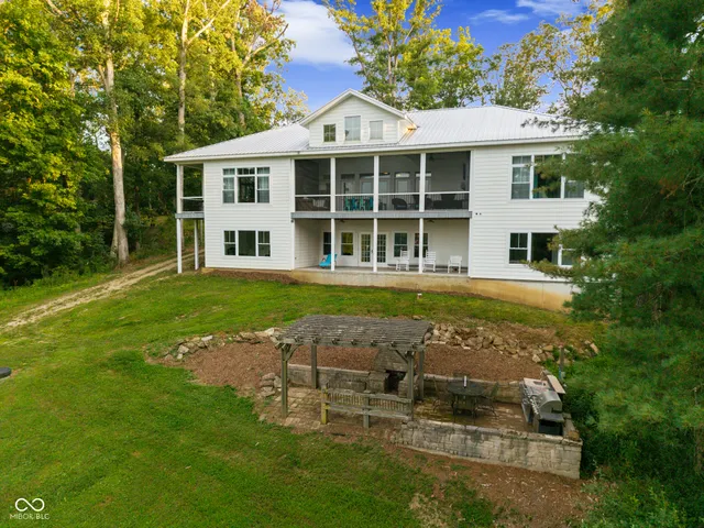 $779,000 | 14000 West Lake Road, Seymour, IN 47274