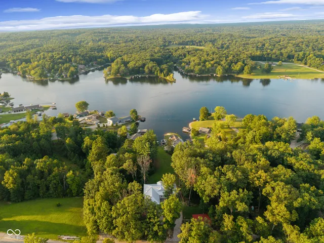 $779,000 | 14000 West Lake Road, Seymour, IN 47274