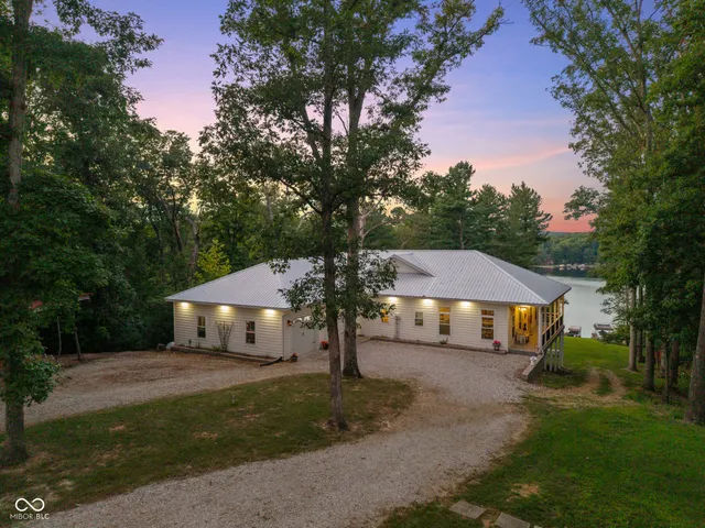 $779,000 | 14000 West Lake Road, Seymour, IN 47274