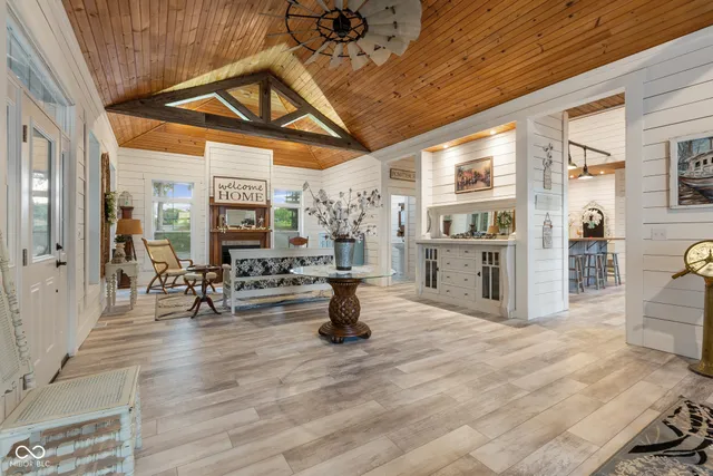 $779,000 | 14000 West Lake Road, Seymour, IN 47274