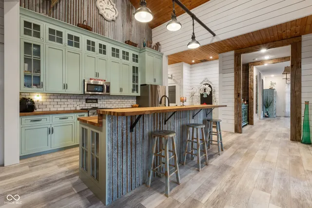 $779,000 | 14000 West Lake Road, Seymour, IN 47274