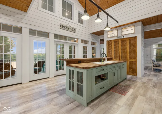 $779,000 | 14000 West Lake Road, Seymour, IN 47274