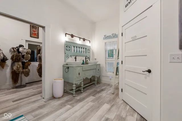 $779,000 | 14000 West Lake Road, Seymour, IN 47274