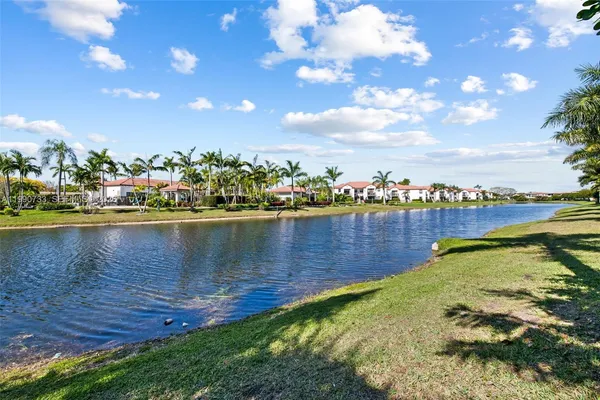 $625,000 | 11724 Southwest 13th Lane, Pembroke Pines, FL 33025