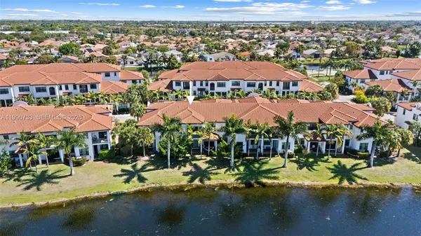 $625,000 | 11724 Southwest 13th Lane, Pembroke Pines, FL 33025