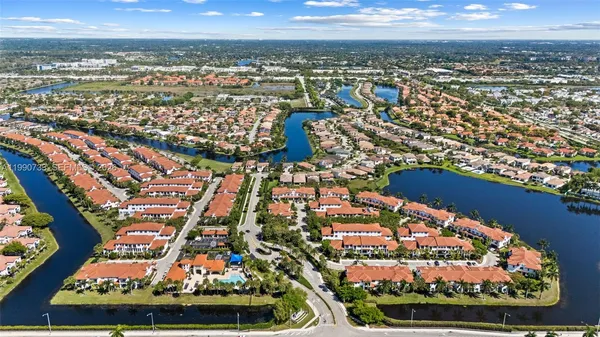 $625,000 | 11724 Southwest 13th Lane, Pembroke Pines, FL 33025