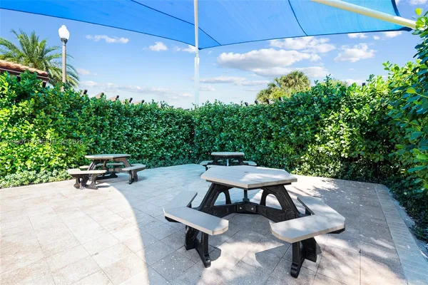 $625,000 | 11724 Southwest 13th Lane, Pembroke Pines, FL 33025