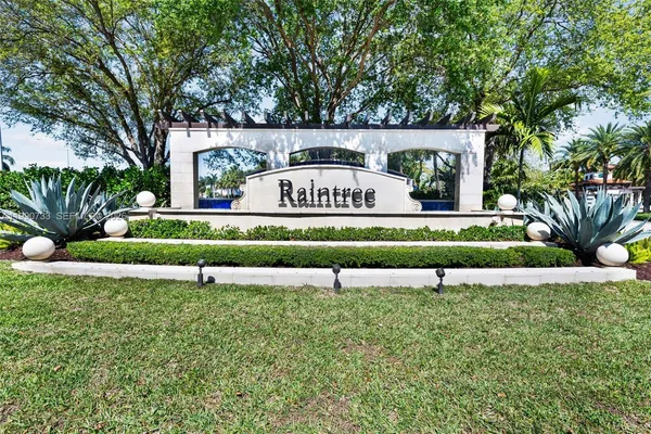 $625,000 | 11724 Southwest 13th Lane, Pembroke Pines, FL 33025