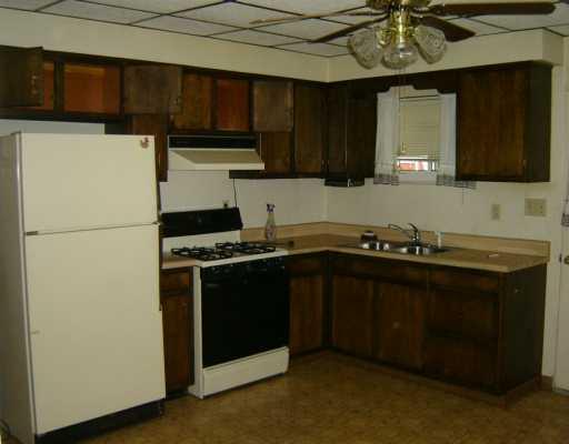 76 Highland Avenue McKees Rocks, PA 15136 - Photo 2 of 6 Kitchen.