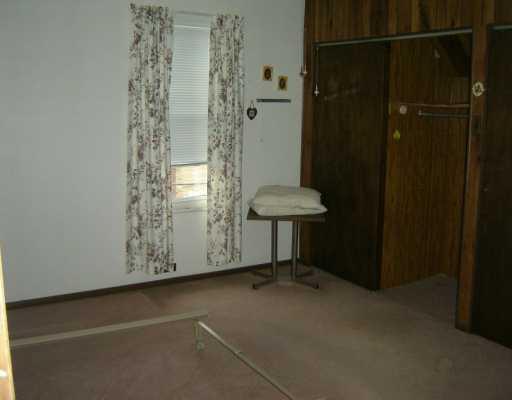 76 Highland Avenue McKees Rocks, PA 15136 - Photo 4 of 6 Master Bedroom.