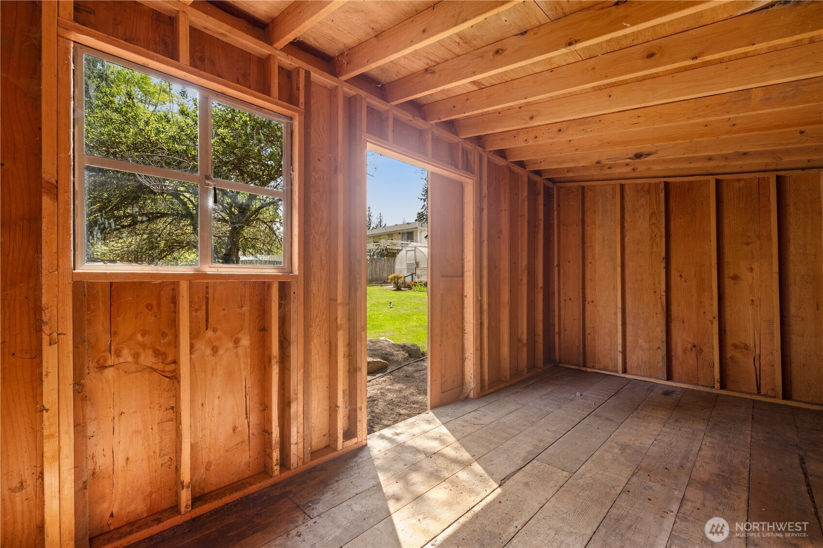 18615 81st Avenue West Edmonds, WA 98026 - Photo 31 of 37 a view of entryway with wooden floor