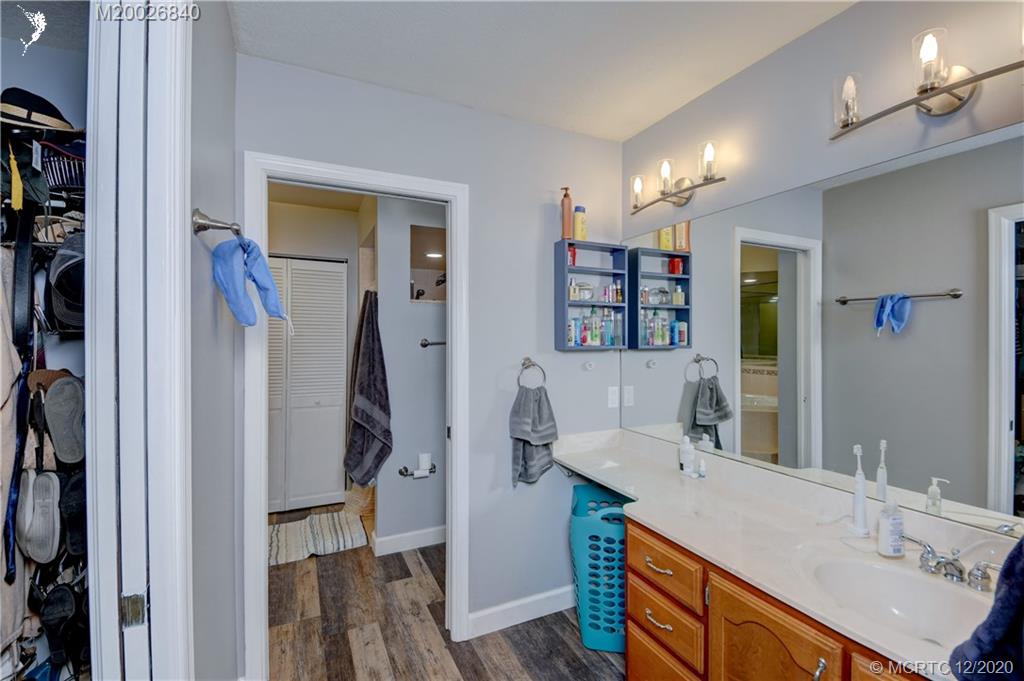 1654 Southwest 85th Terrace Stuart, FL 34997 - Photo 28 of 48 Master Bathroom