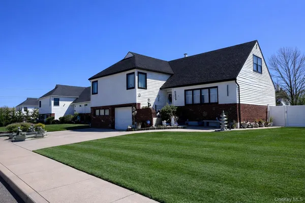 $749,999 | 13 Noon Place, Freeport, NY 11520