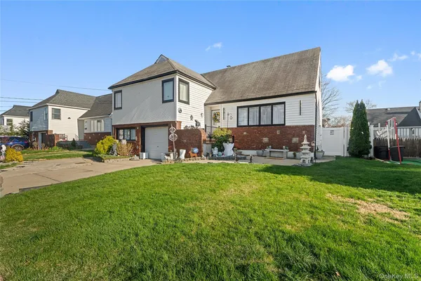 $749,999 | 13 Noon Place, Freeport, NY 11520