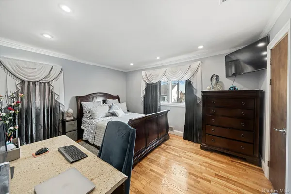 $749,999 | 13 Noon Place, Freeport, NY 11520