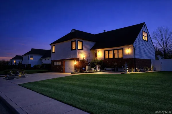 $749,999 | 13 Noon Place, Freeport, NY 11520