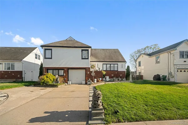 $749,999 | 13 Noon Place, Freeport, NY 11520