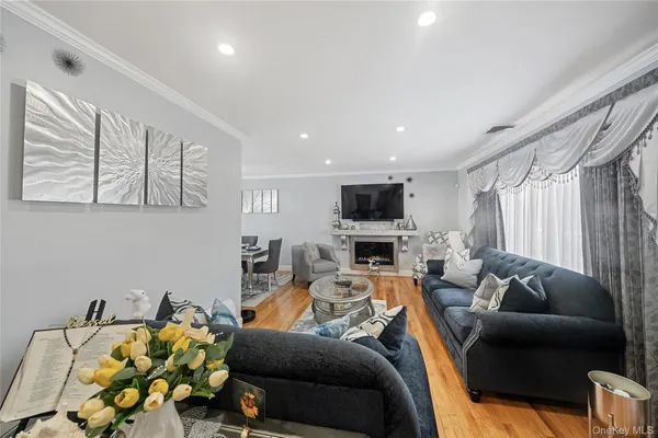 $749,999 | 13 Noon Place, Freeport, NY 11520