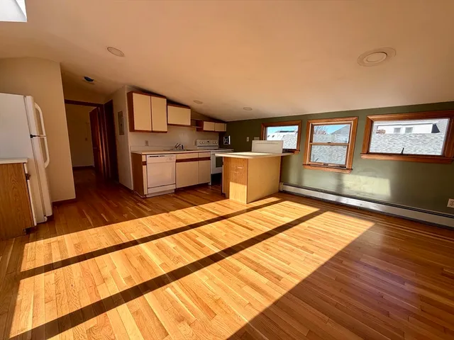 $2,100 | 12 Keenan Street, Unit 3, Watertown, MA 02472