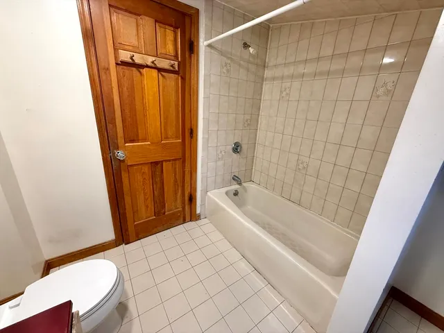 $2,300 | 12 Keenan Street, Unit 3, Watertown, MA 02472