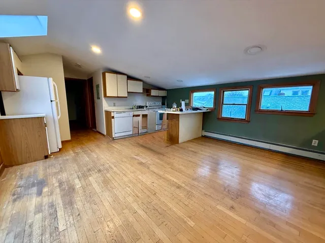 $2,300 | 12 Keenan Street, Unit 3, Watertown, MA 02472