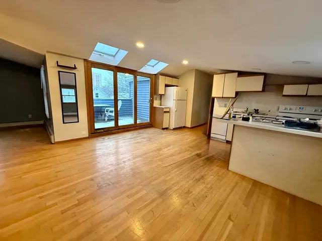 $2,300 | 12 Keenan Street, Unit 3, Watertown, MA 02472