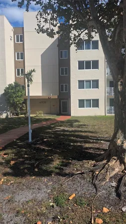 a view of a backyard with brick wall