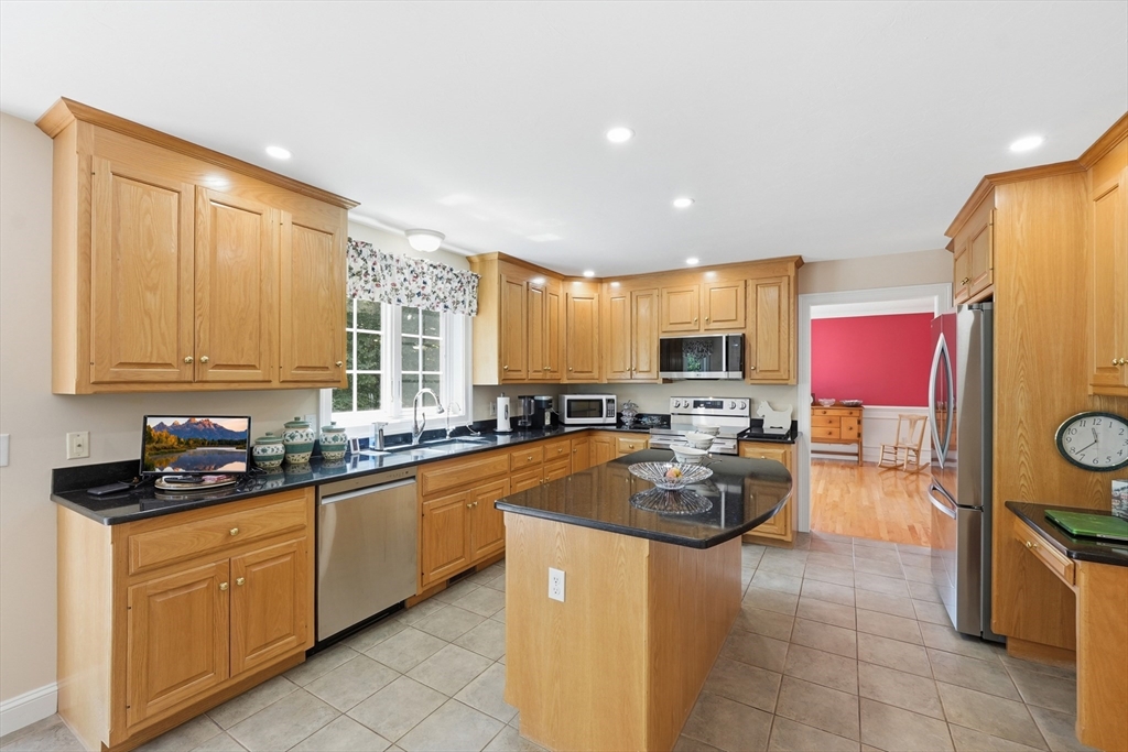 21 Brackett Hill Road Charlton, MA 01507 - Photo 8 of 41