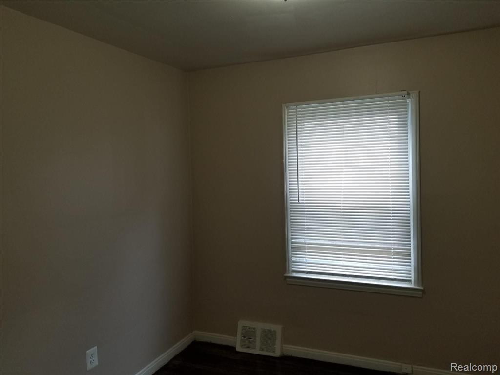 14836 Eureka Road Southgate, MI 48195 - Photo 11 of 19