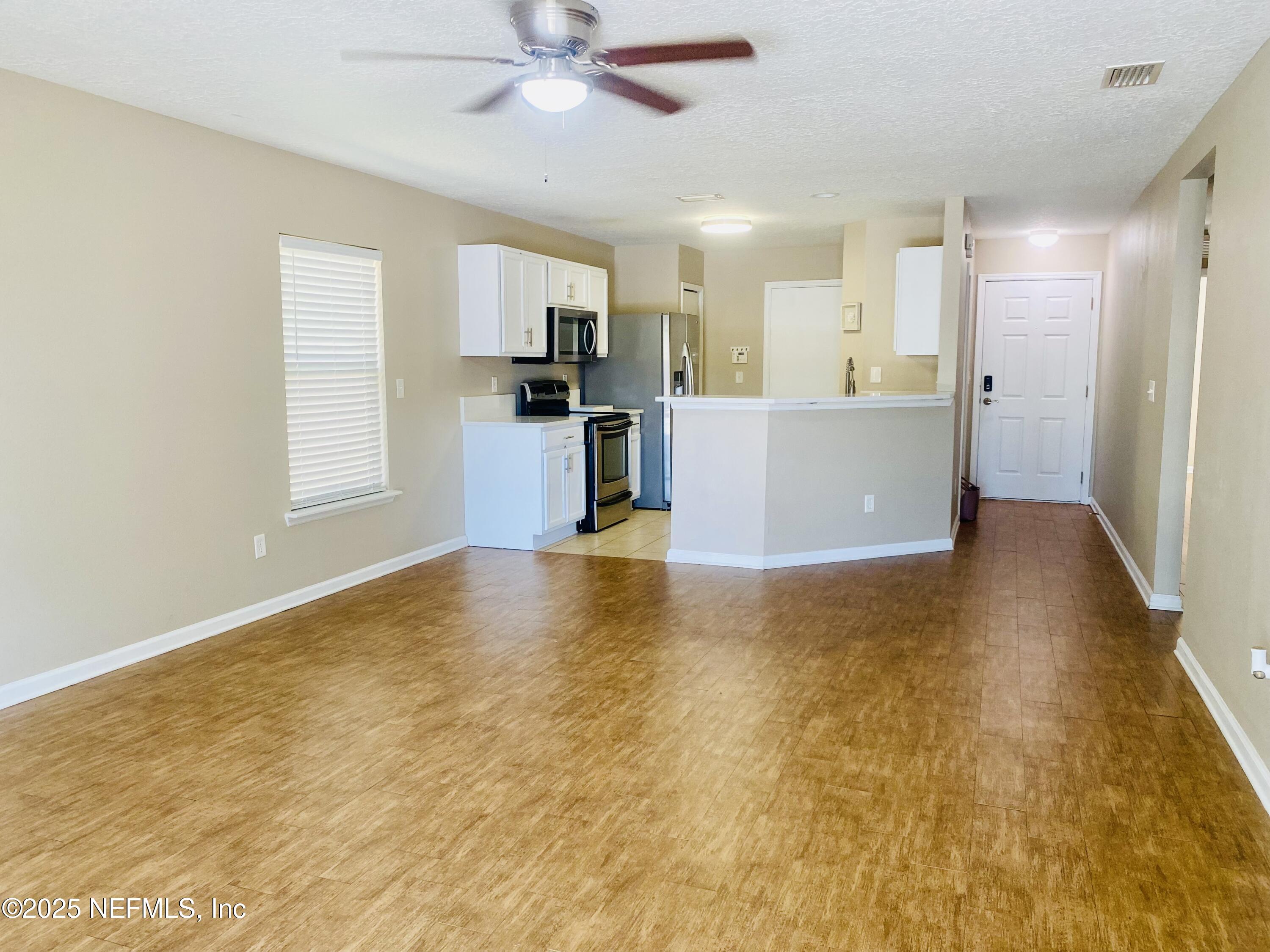 196 Brookfall Drive St. Augustine, FL 32092 - Photo 5 of 24 Family-Kitchen