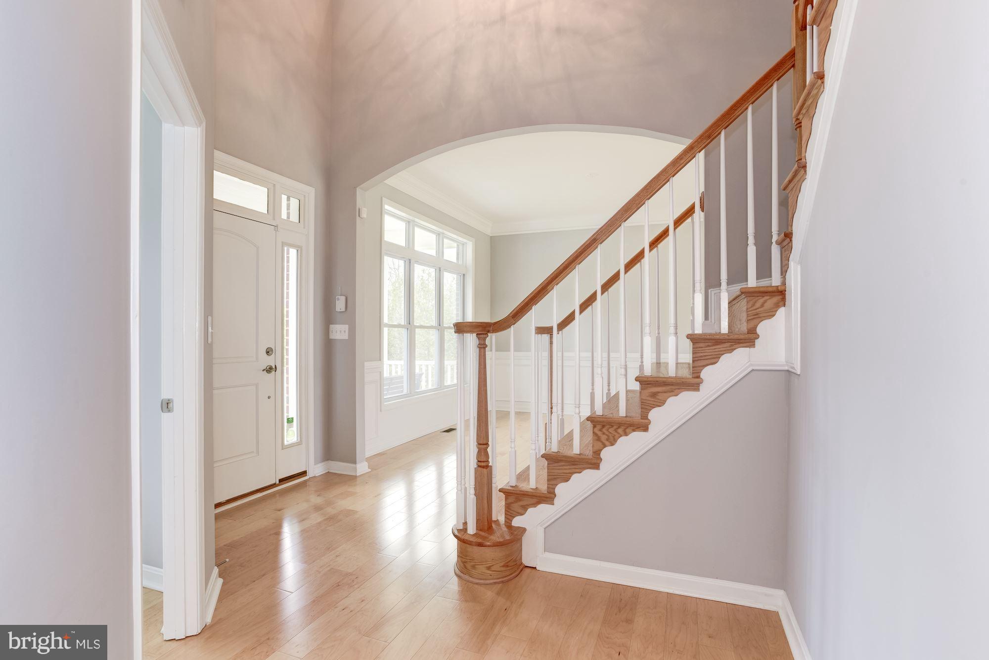 12433 Popes Head Road Clifton, VA 20124 - Photo 3 of 30 Nice 2 Story Foyer