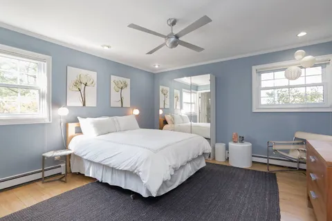 34 Middle Line Highway, Southampton, NY 11968