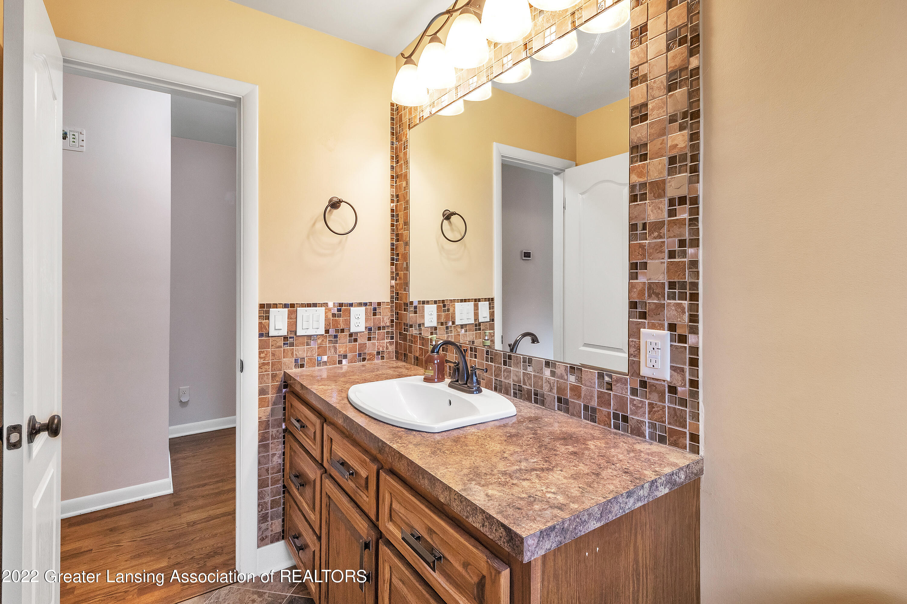 7511 Yorktown Road Lansing, MI 48917 - Photo 18 of 38 18